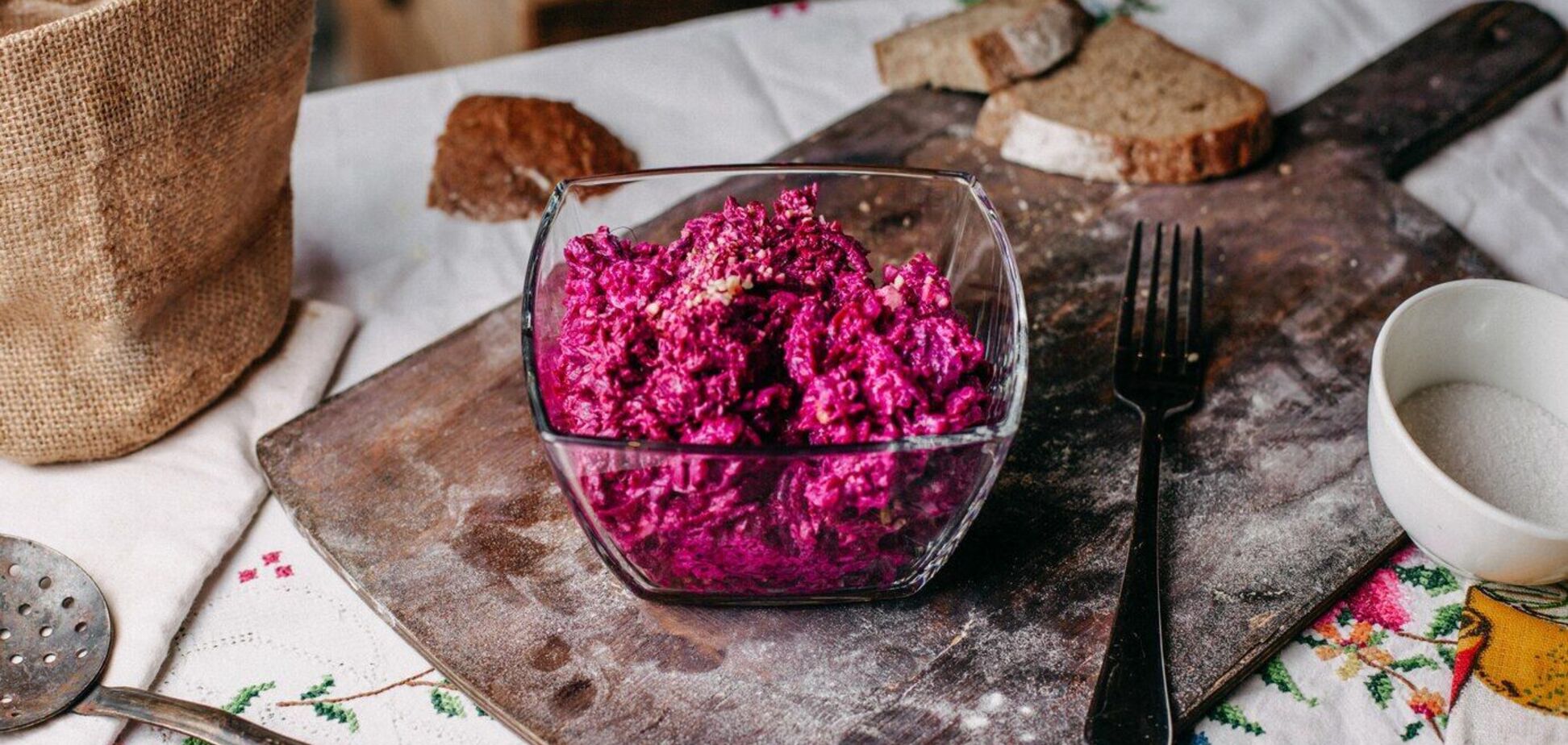 Майонезный салат из свеклы, сельди и вареных яиц: вкуснее, чем 'Шуба'