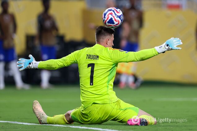 'Вопрос времени'. На будущем голкипера сборной Украины в 'Бенфике' поставили крест