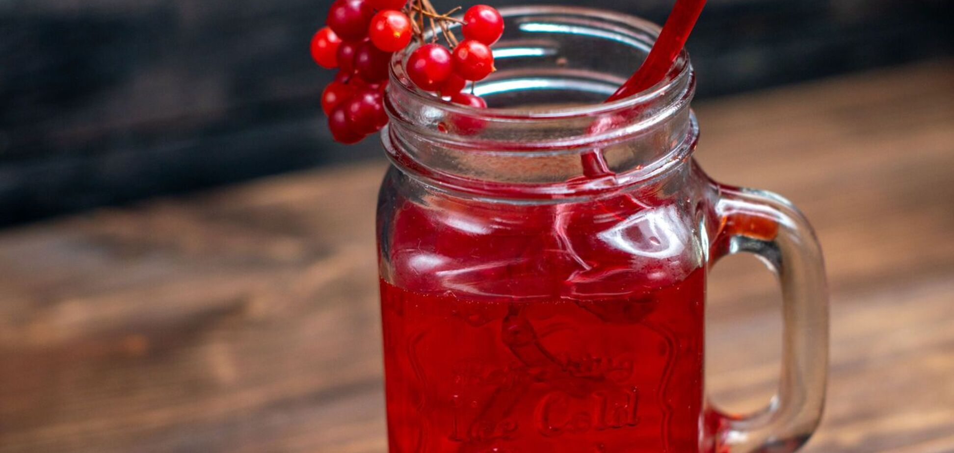 Как закрыть вкусный компот из красной смородины на зиму: прекрасно хранится и в меру сладкий