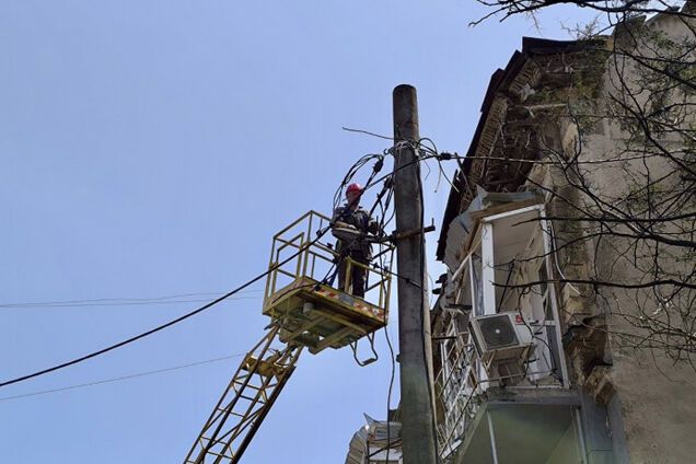 За двое суток ДТЭК вернул свет в дома 34 тысяч семей, которые были без электроэнергии из-за атак РФ