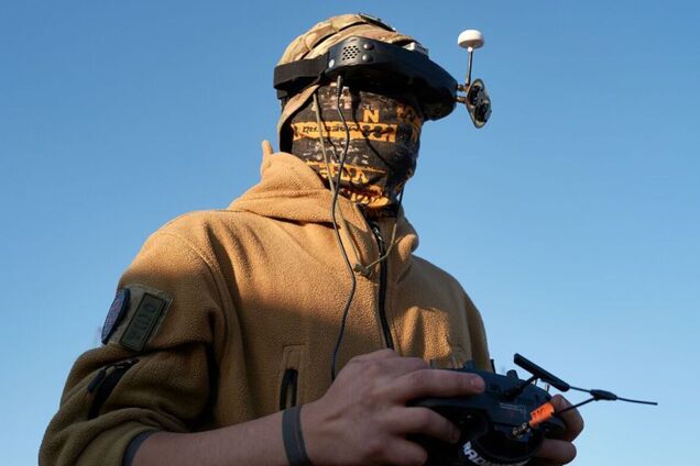 Українські захисники перетворили на брухт і попіл робота загарбників – ефектне відео