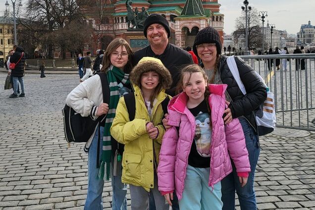 Тікали від 'ЛГБТ-пропаганди': американець, який вивіз сім'ю до Росії, опинився на фронті, а дружина почала спиватись