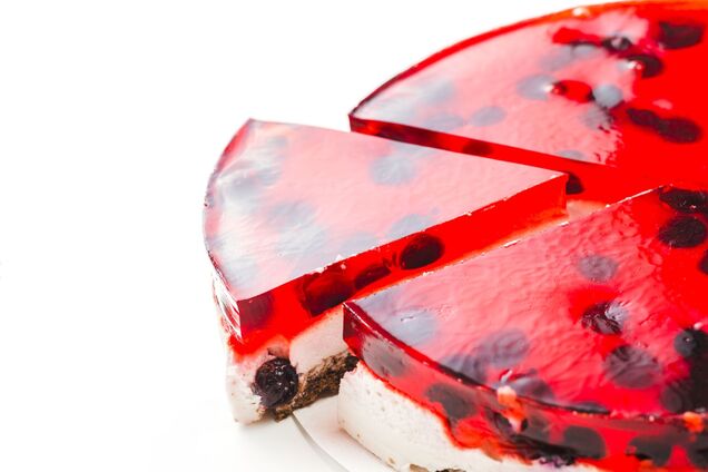 Десерт 'Битое стекло' со свежими ягодами и фруктами: рецепт торта без выпечки