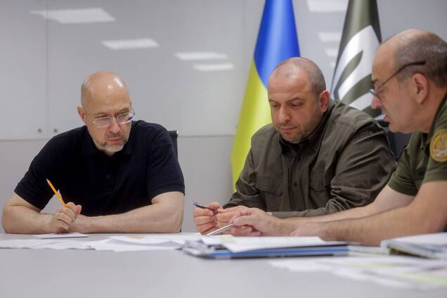Шмигаль і Умєров у нових статусах обговорили виробництво зброї: до чого домовились