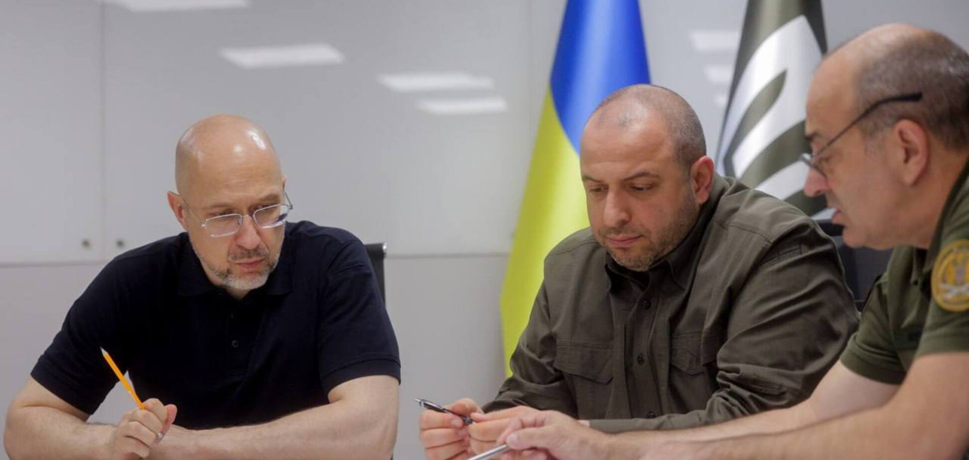 Шмигаль і Умєров у нових статусах обговорили виробництво зброї: до чого домовились