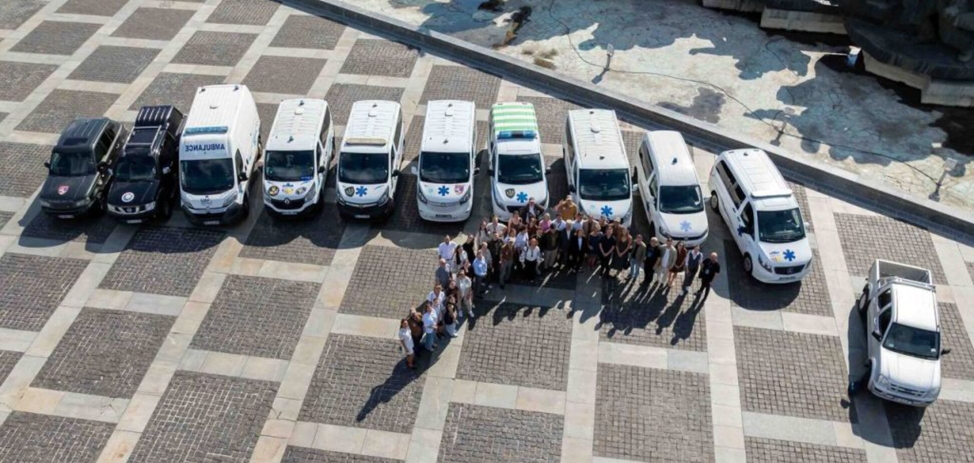 Фонд Порошенко расширил сотрудничество с американской миссией Ukraine Focus, которая поставляет медэваки и пикапы для фронта