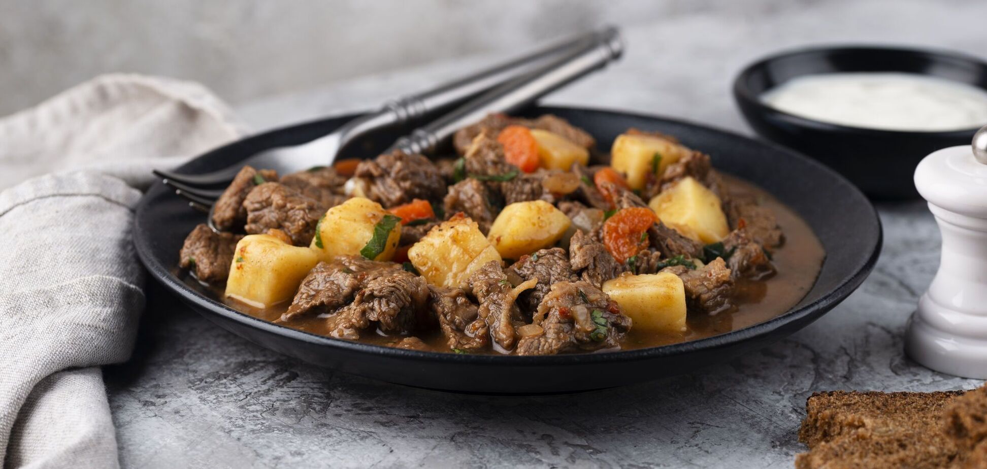 С каким мясом вкусно потушить картошку: рецепт сытного блюда на ужин
