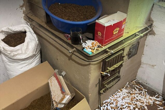 Место в детском лагере, где обустроили нелегальное производство сигарет