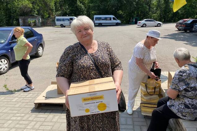 В Днепре переселенцы уязвимых категорий из Кураховской громады получили помощь от Фонда Рината Ахметова