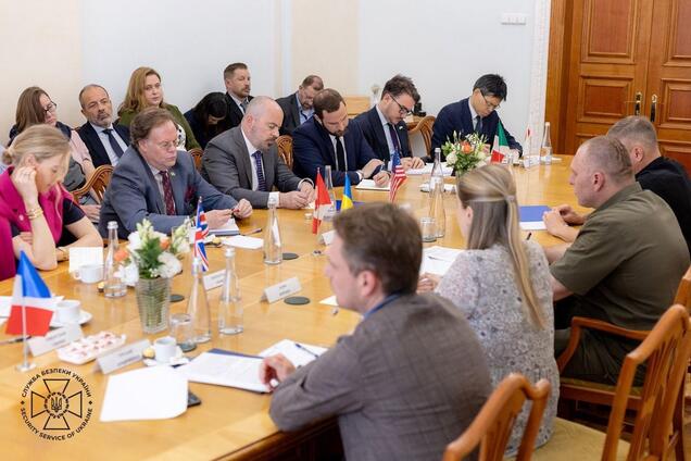 'Борьба с российскими агентами является приоритетной задачей СБУ': Малюк на встрече с G7 объяснил задержание работников НАБУ