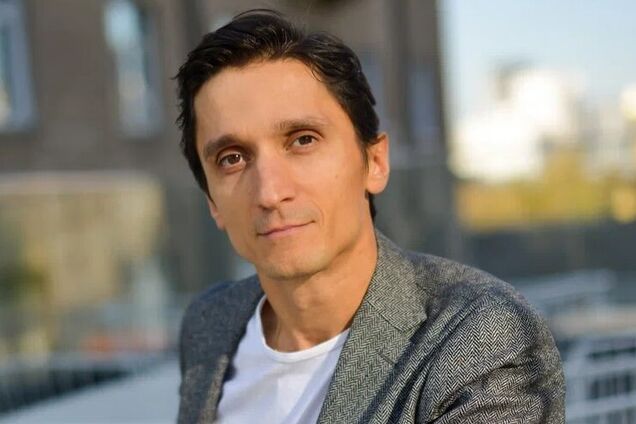 В Италии отменили концерт пророссийского пианиста Романовского, который играл на руинах Мариуполя