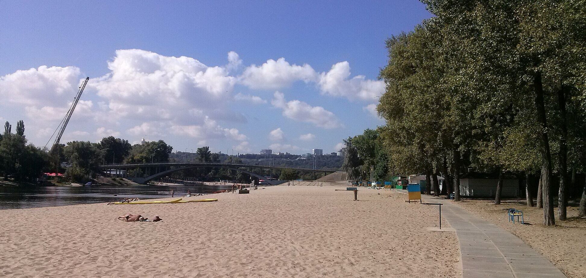 Яблоку упасть негде: как выглядели пляжи Гидропарка в Киеве в 1980-х. Фото