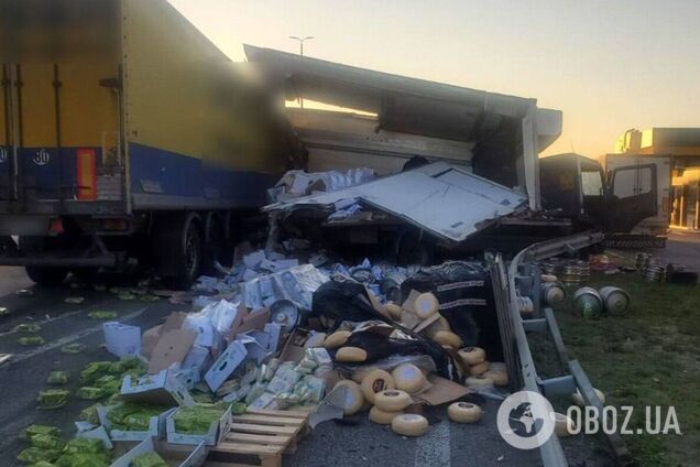 Під Києвом сталась ДТП за участі трьох вантажівок: є постраждалі. Подробиці, фото та відео