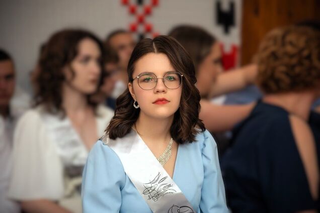 Выпускница из Миргорода, набравшая максимальные 800 баллов на НМТ, назвала два вуза и специальности, между которыми выбирает