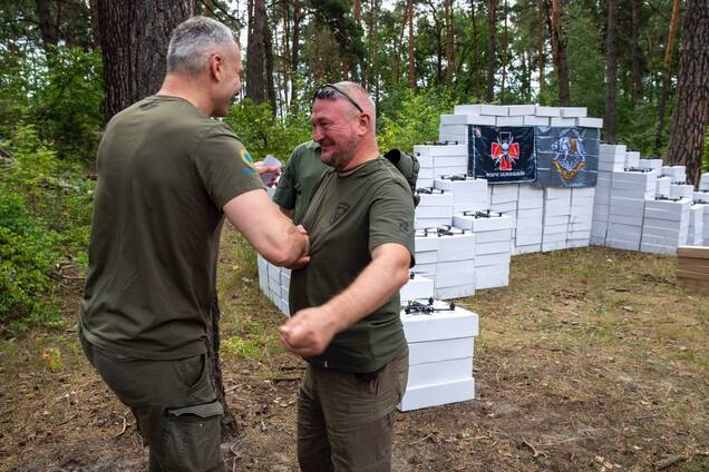 Київ відправив бійцям на фронт ще понад тисячу дронів. Фото