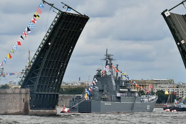 Без кораблів і салюту: у Петербурзі скасували святковий парад на день ВМФ Росії