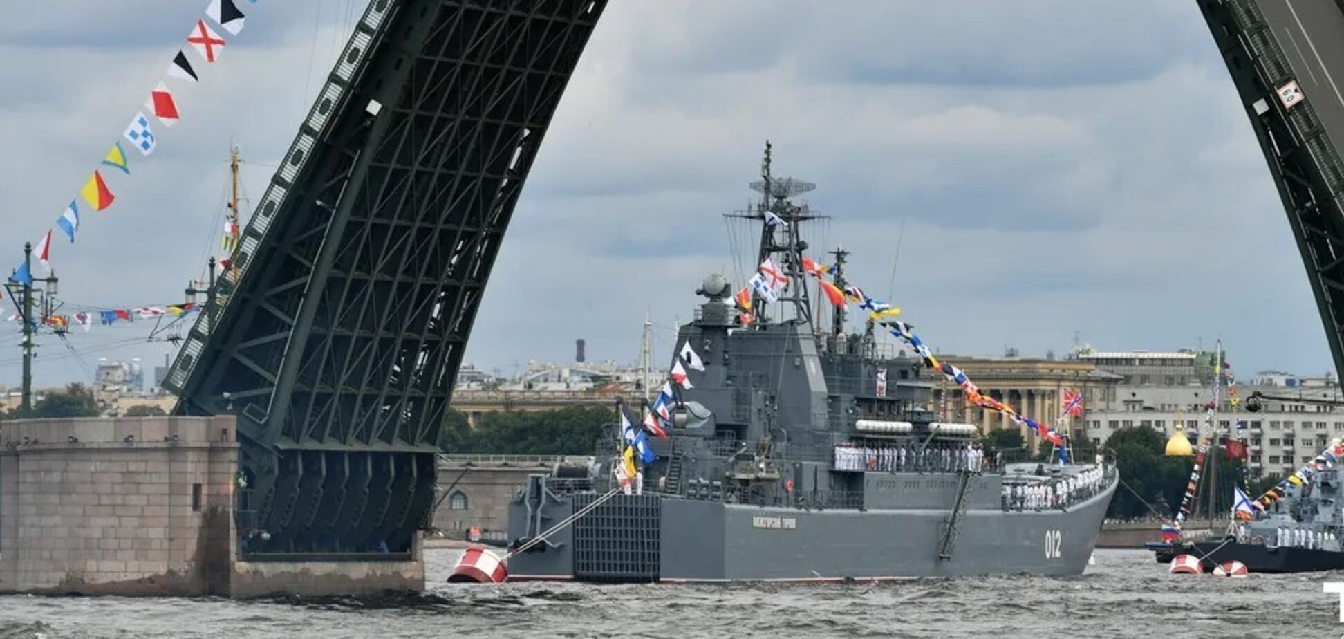 Без кораблей и салюта: в Петербурге отменили праздничный парад на день ВМФ России
