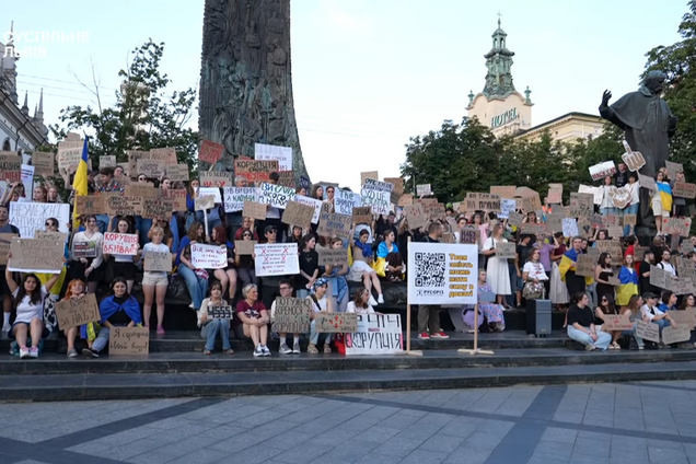 Я горжусь этими 'подростками', которые вышли на площади Украины
