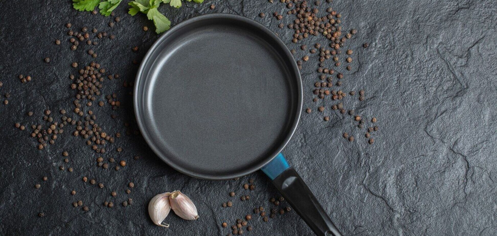 Не мийте цим антипригарні сковорідки: ви пошкодите покриття