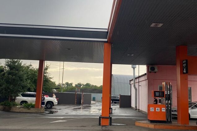 На АЗС українцям замість бензину заливали 'бодягу'