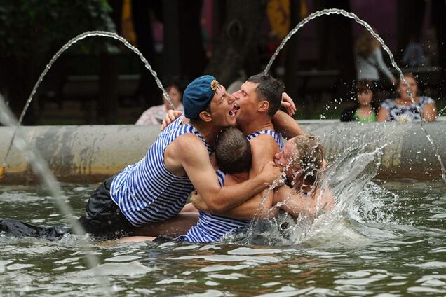 Щоб не купались п'яні десантники? У Ростові-на-Дону несподівано вимкнули всі фонтани на день ВМФ