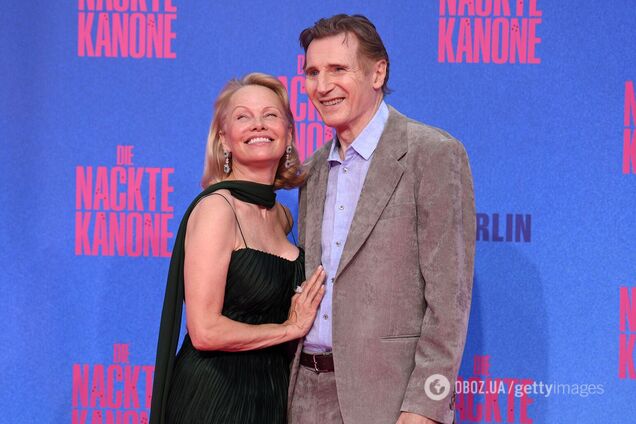 Памела Андерсон та Ліам Нісон відтворили культову сцену з 'Титаніка' на тлі чуток про роман. Відео