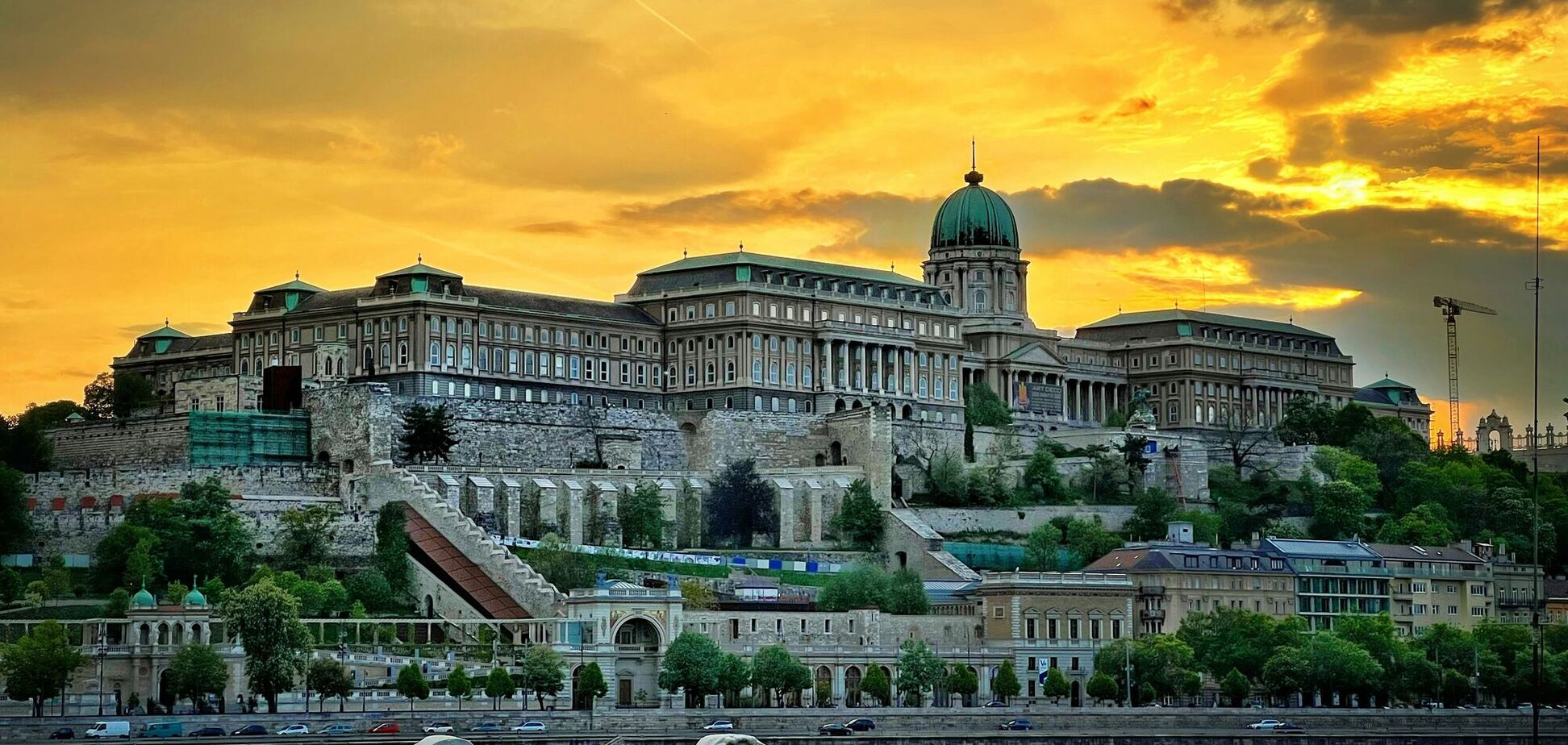 Скрывает сеть подземных тоннелей: чем может поразить туристов Будапешт