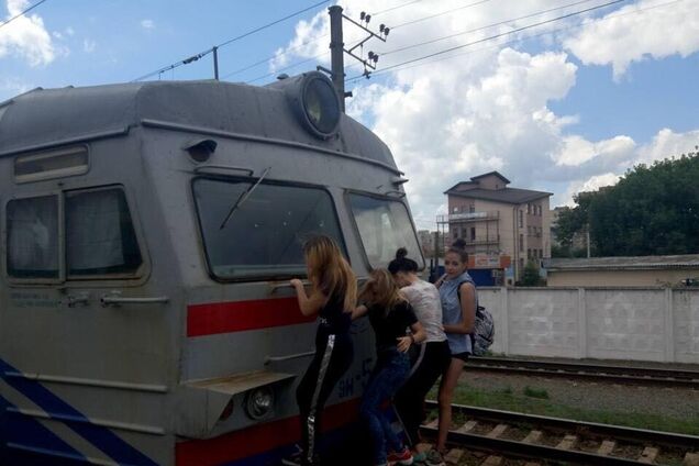 'Страшная статистика': в 'УЗ' рассказали, сколько детей погибли с начала года из-за нарушения правил безопасности на железной дороге