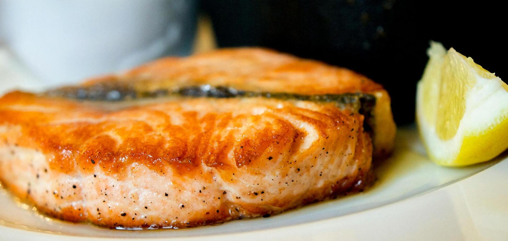 Как приготовить лосось во фритюрнице, чтобы он был сочным: один секрет