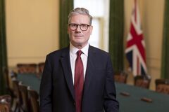 Премьер Британии Стармер вскоре может уйти в отставку – Sky News