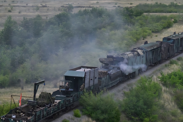 Россия развернула бронепоезда для обеспечения своих войск на Донбассе – СМИ