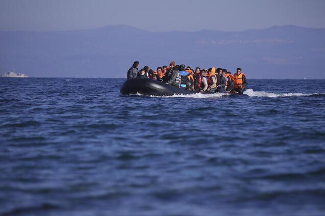 Поблизу Лівії перекинулося судно з мігрантами