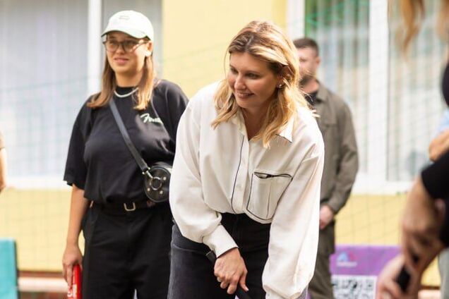 Елена Зеленская показала, как правильно носить самые трендовые джинсы из 90-х