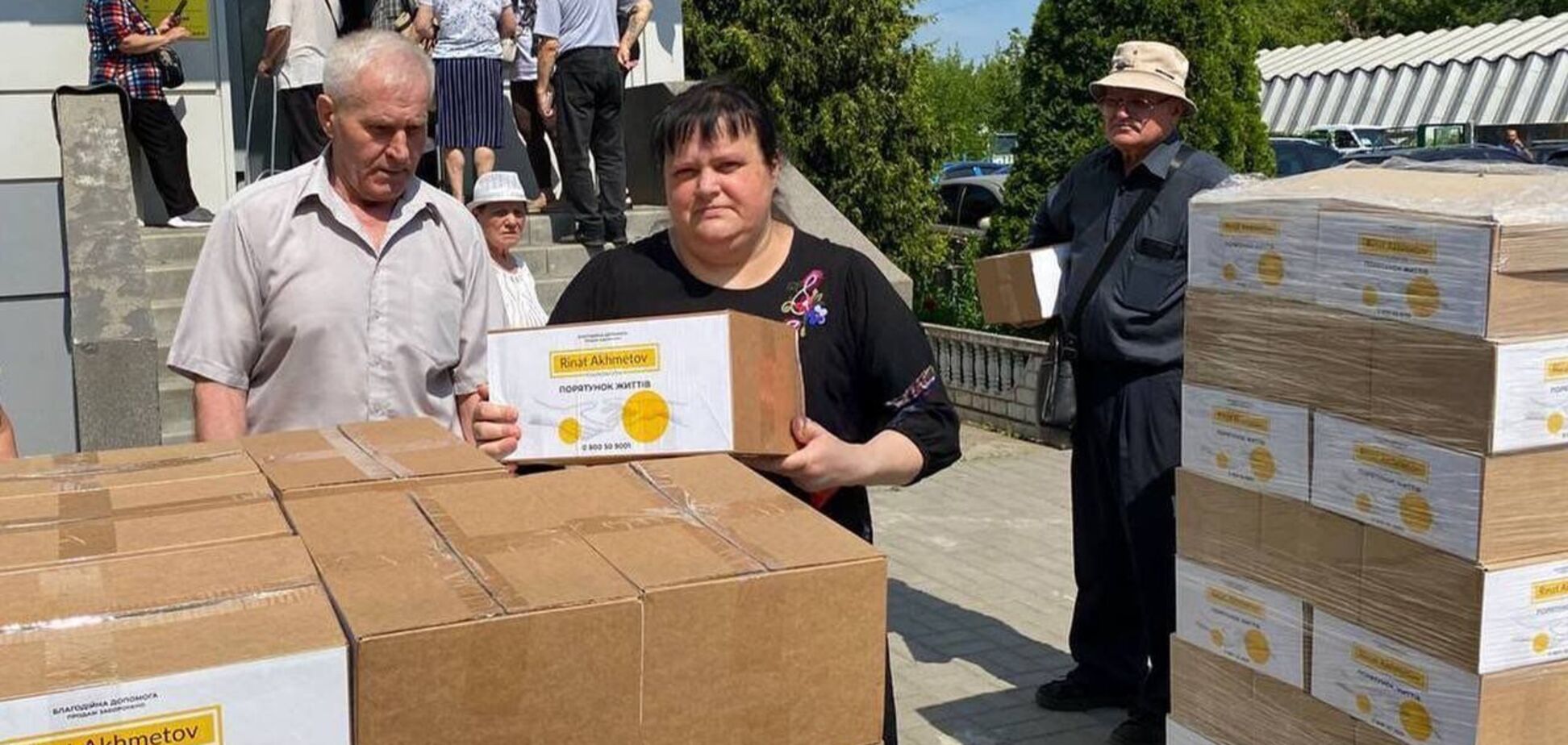 У Дніпрі переселенці з Курахівської громади отримали допомогу від Фонду Ріната Ахметова