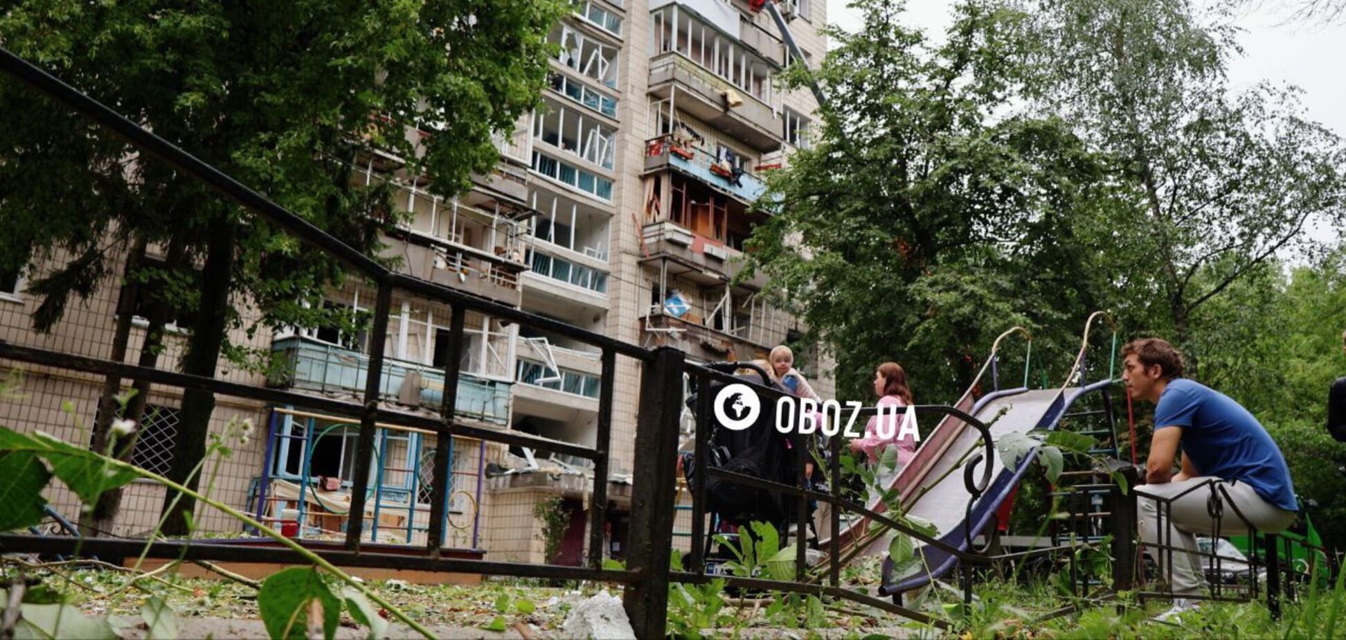 Выбиты окна в домах, сгорели авто: последствия обстрела РФ в Голосеевском районе Киева. Фото и видео