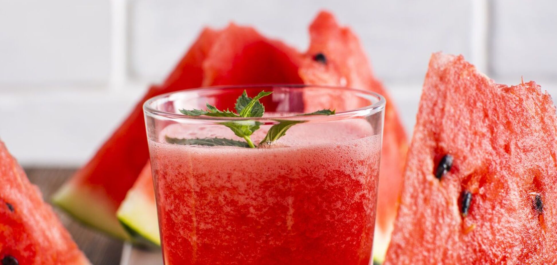 Освежающий лимонад из арбуза: делимся простым рецептом летнего напитка
