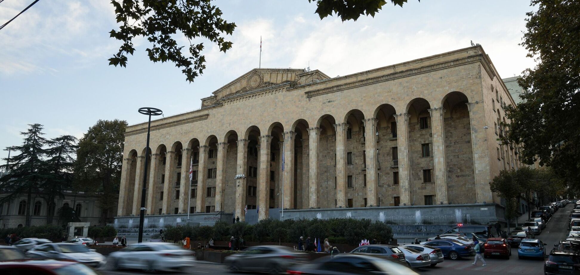 Парламент Грузії став однопартійним: депутатів від опозиції позбавили мандатів