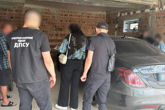 'Ділки' брали по 13 тис. євро з кожного: прикордонники викрили масштабну схему незаконного переправлення порушників через кордон. Фото