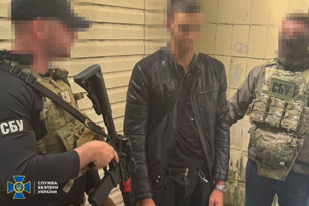 Искал 'легких денег': СБУ задержала юнака-агента ФСБ, который корректировал массированные атаки врага по Киеву. Фото