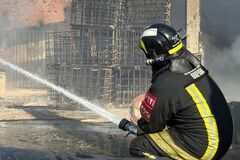 Под Белгородом после атаки дронов вспыхнул химзавод: россияне жалуются, что дым видно за 25 км