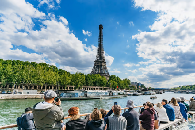 Запрет действовал 100 лет: в Париже разрешили купаться в Сене