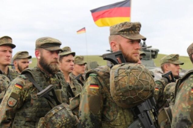 Германия введет добровольную шестимесячную военную службу – Reuters