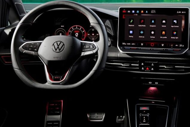 Українці масово купують старі авто: скільки коштує найпопулярніша модель