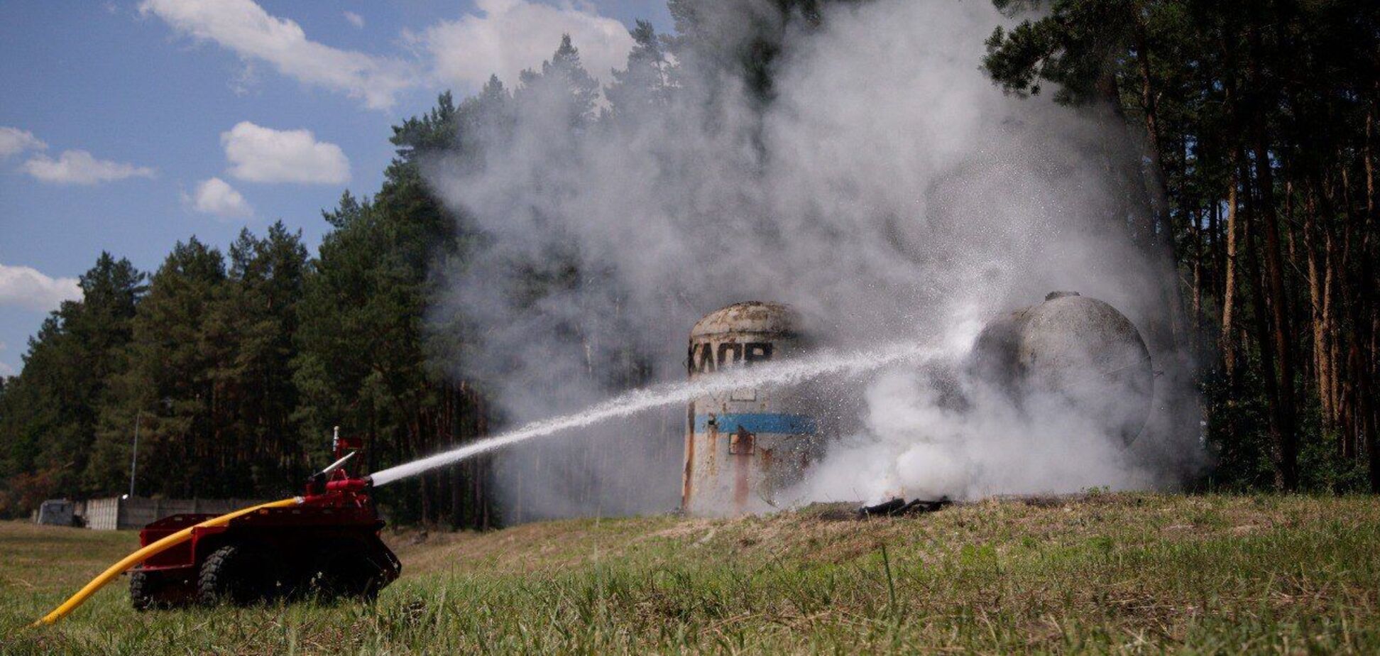 Украинские спасатели получили первый пожарный робот отечественного производства. Фото и видео