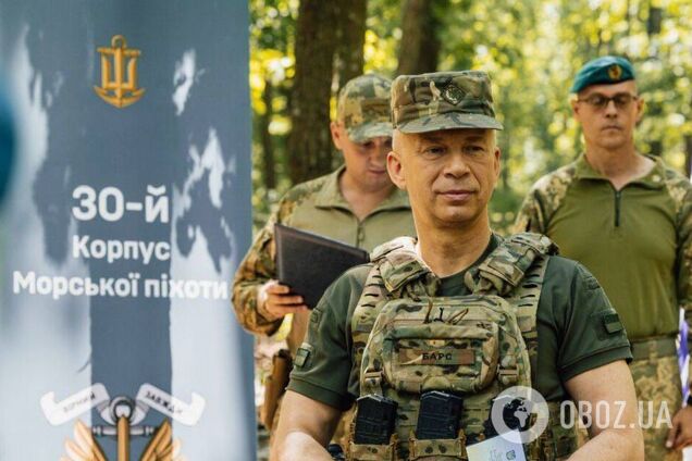 Сирский в День ВМС побывал в Донецкой области и наградил морпехов. Фото