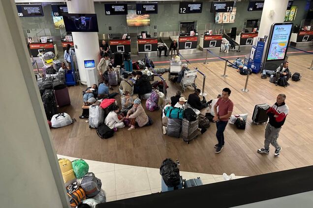 'Мы не люди, мы мусор'. Россияне недовольны, что в России не работают аэропорты