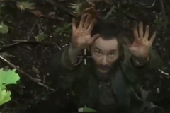 Российский солдат сдался в плен после сбросов украинских дронов и прополз еще два километра. Видео