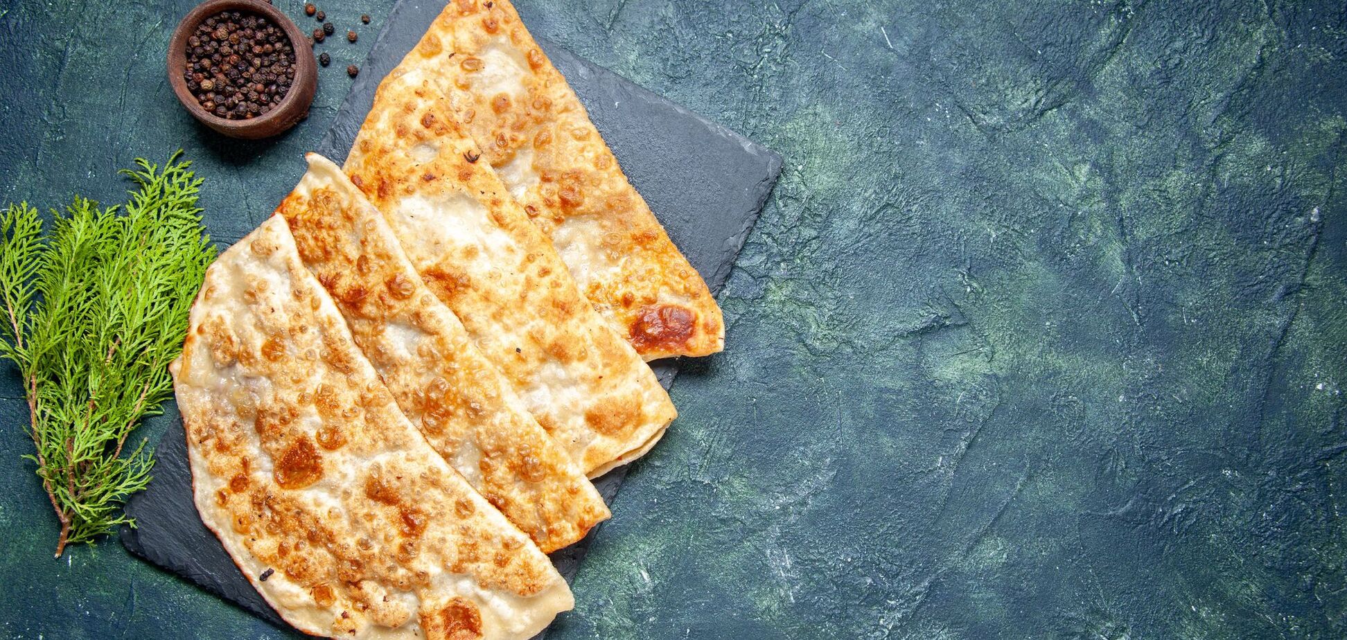 Чебуреки без розкачування тіста і зайвої мороки: знадобиться лаваш