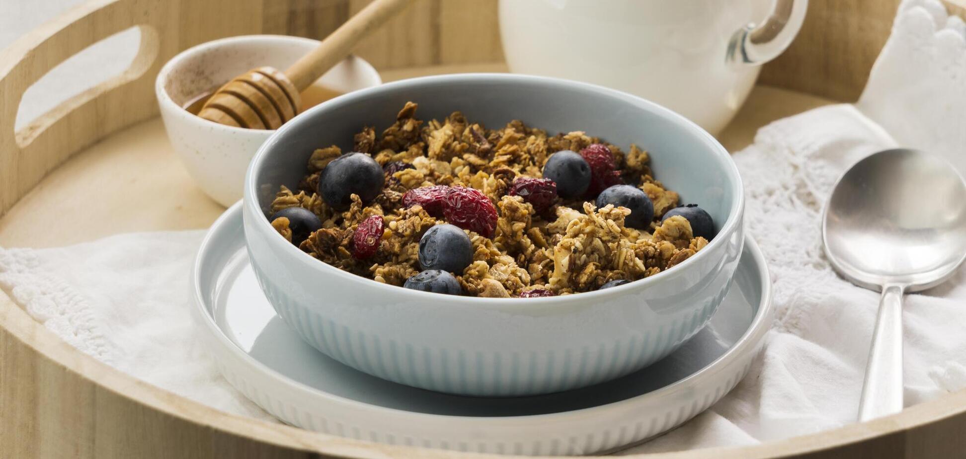 Злаки замість круасанів: простий сніданок, який може зміцнити ваше здоров’я