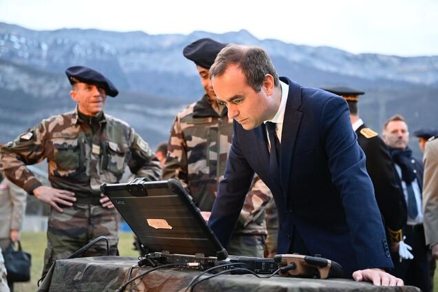 'Червона лінія': у Франції назвали неприпустимою вимогу Росії про демілітаризацію України